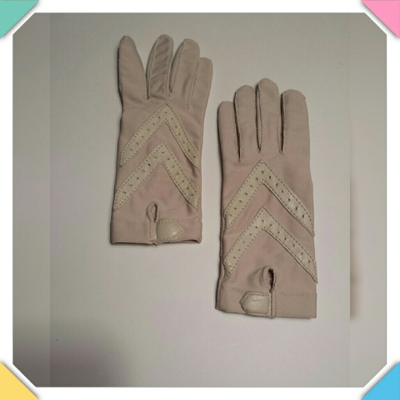 isotoner Accessories - Vintage Isotoner gloves by ARIS